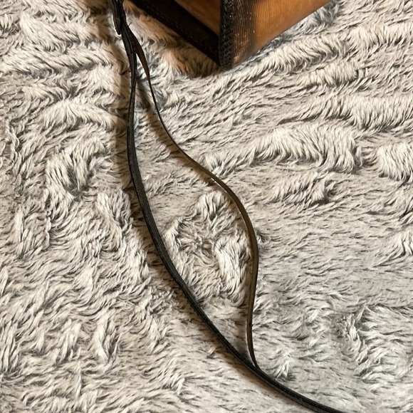 Vintage hand tooled leather purse - Picture 5 of 7